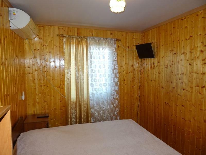 Guesthouse On Zheleznodorozhnaya Sukhumi Ngoại thất bức ảnh