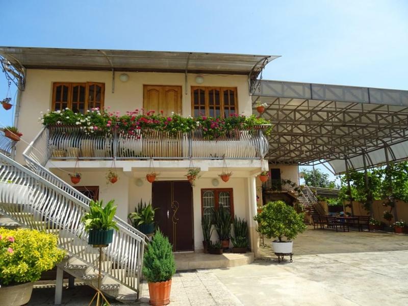 Guesthouse On Zheleznodorozhnaya Sukhumi Ngoại thất bức ảnh